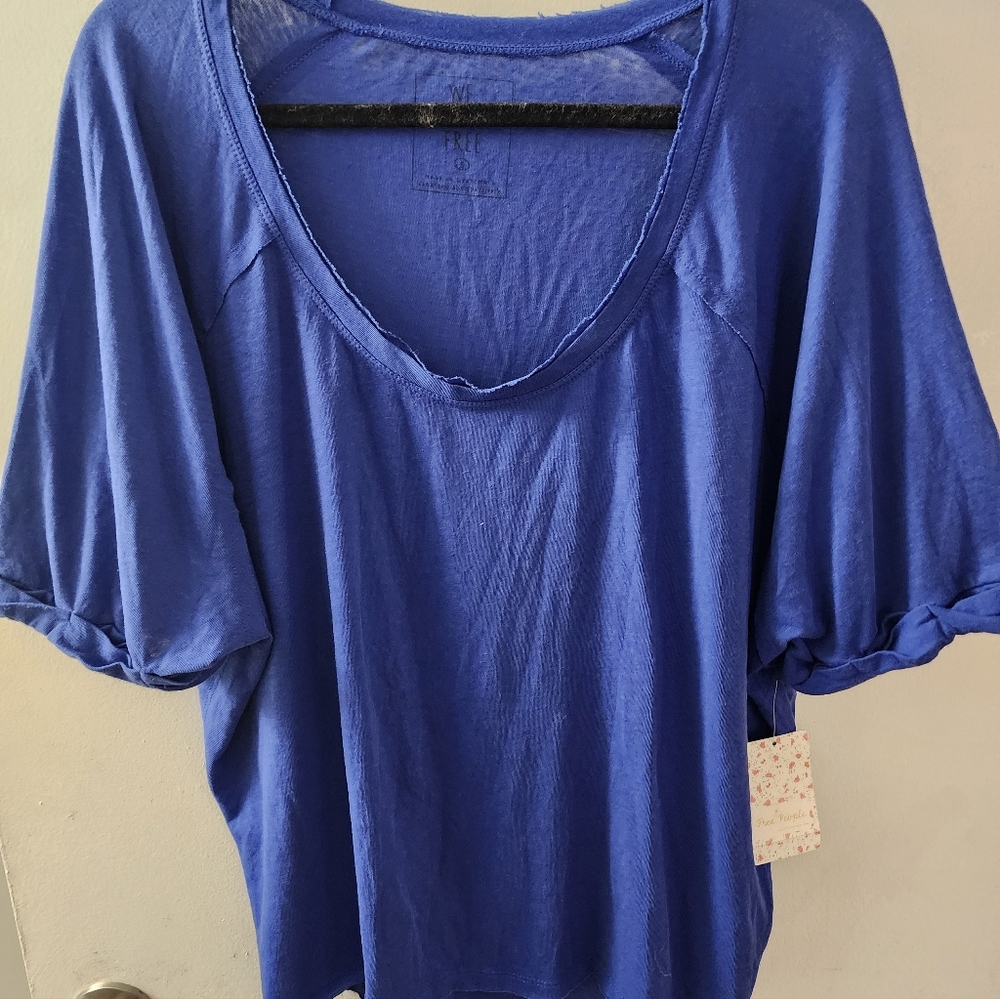 NWT FREE PEOPLE TOP SIZE SMALL ROLLED UP SLEEVE DESIGN COOL MATERIAL
